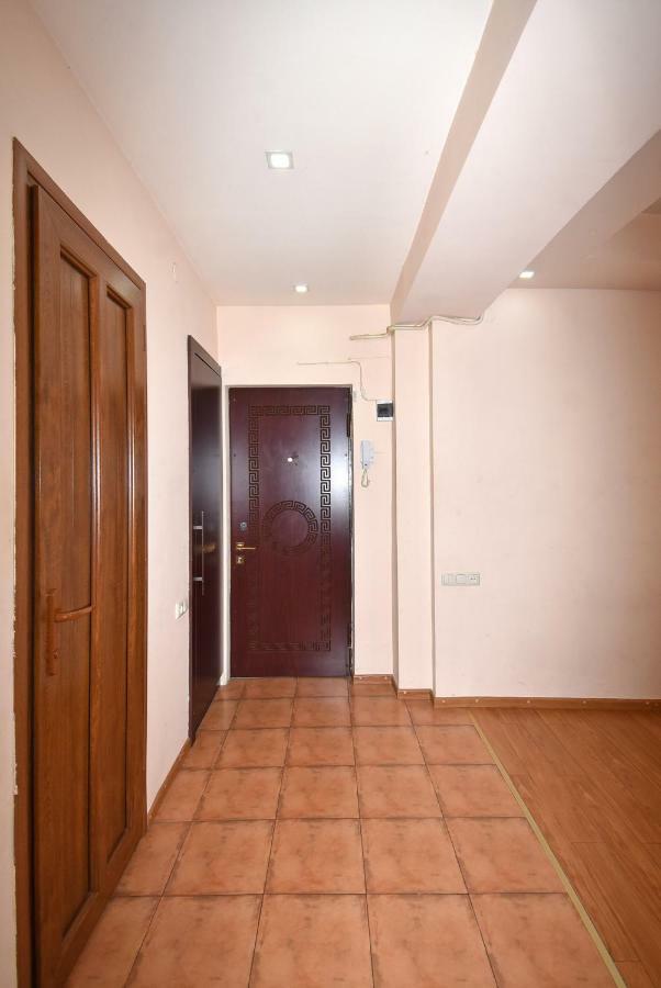 Apartments In Center Of Yerevan,Koghbatsi 1A Street Ngoại thất bức ảnh